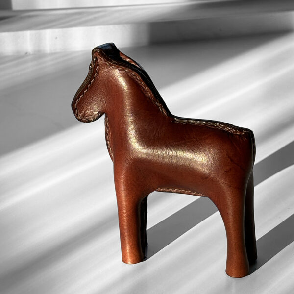 handmade-leather-horse