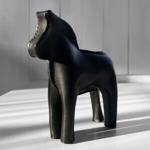 handmade-leather-horse