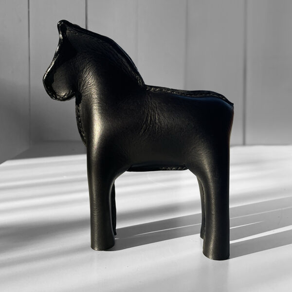 handmade-leather-horse