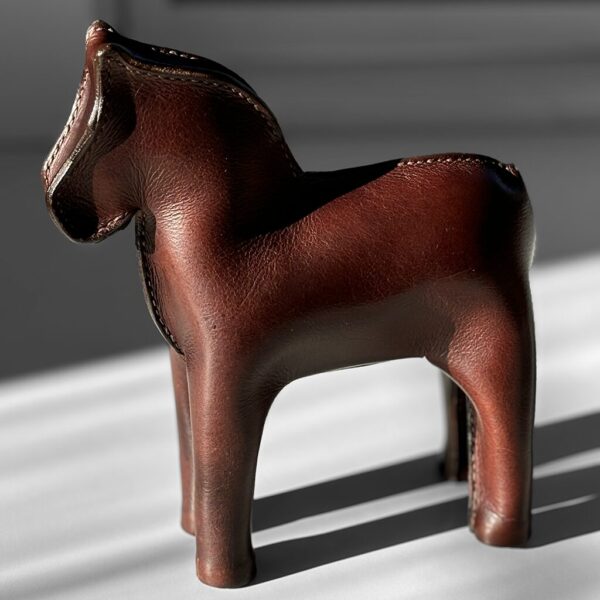 handmade-leather-horse