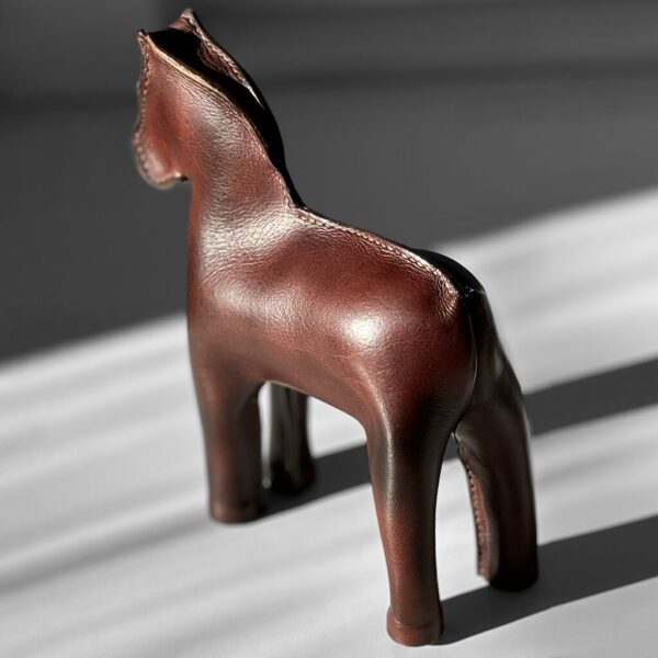 handmade-leather-horse