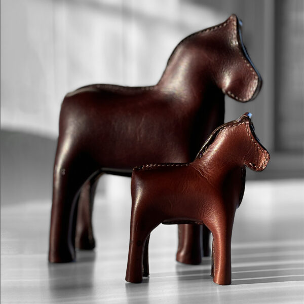 handmade-leather-horses