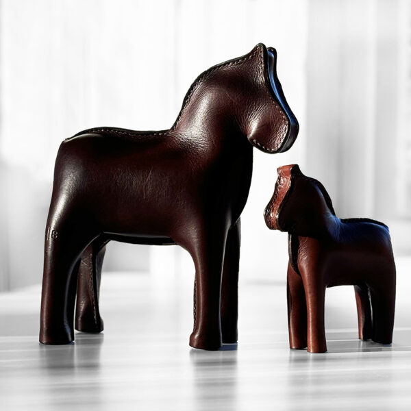 handmade-leather-horses