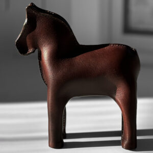 handmade-leather-horse